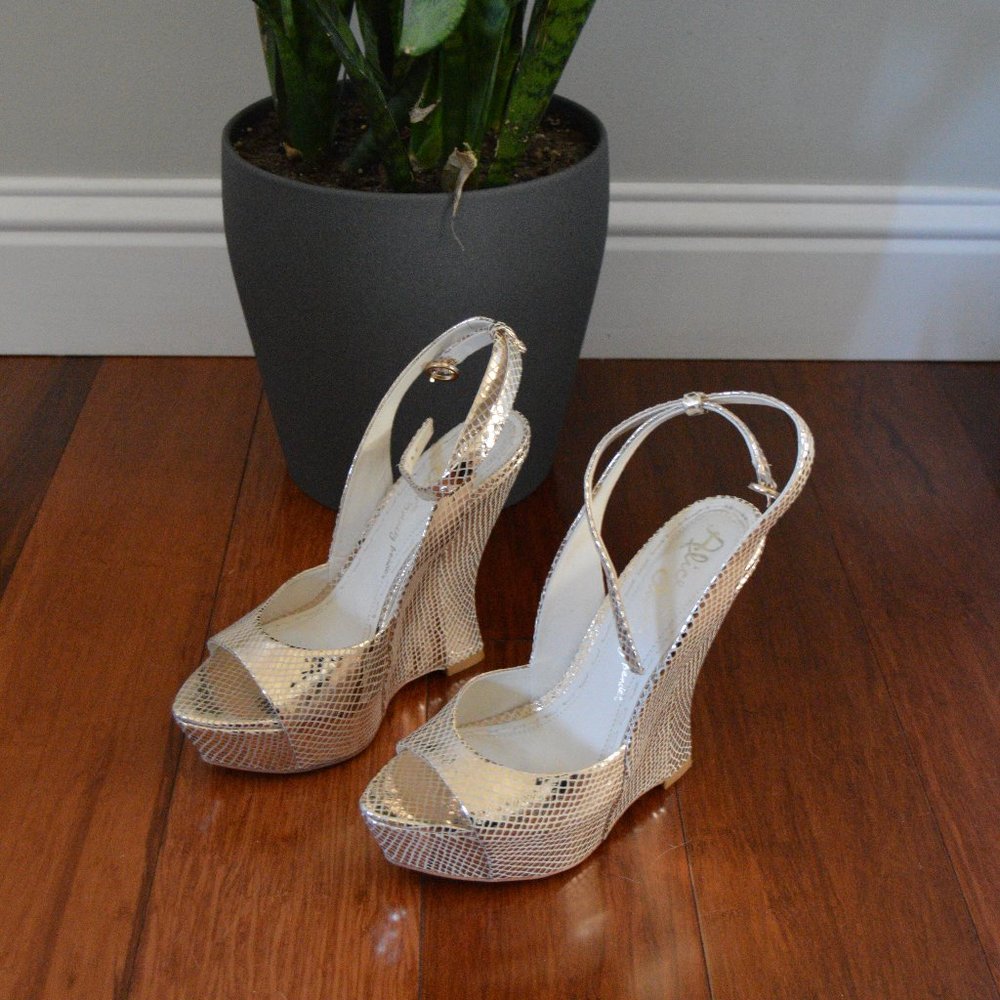 Alice + Olivia Gold Wedges